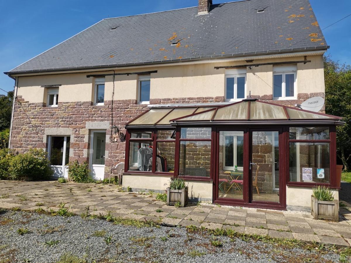 Chambre Double Avec Salle De Bains Privative Moyon Exteriér fotografie